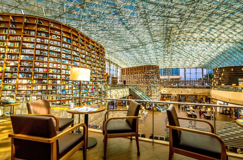 1. ห้องสมุด Starfield Library