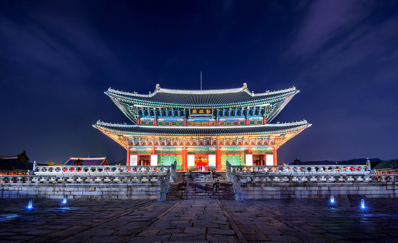10. พระราชวังเคียงบกกุง (Gyeongbokgung Palace)